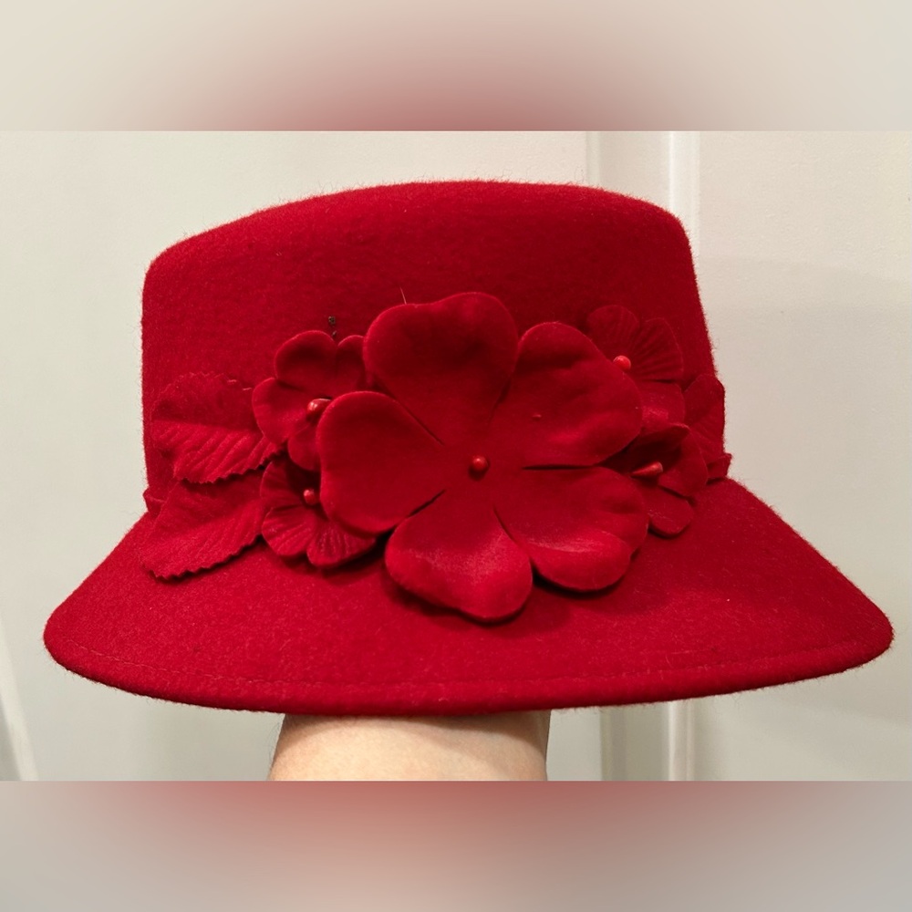 Elegant Red Floral Women's Wool Hat